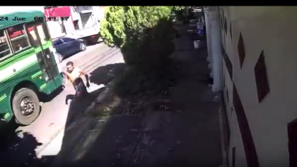 Man Throws Himself Under The Bus In El Salvador